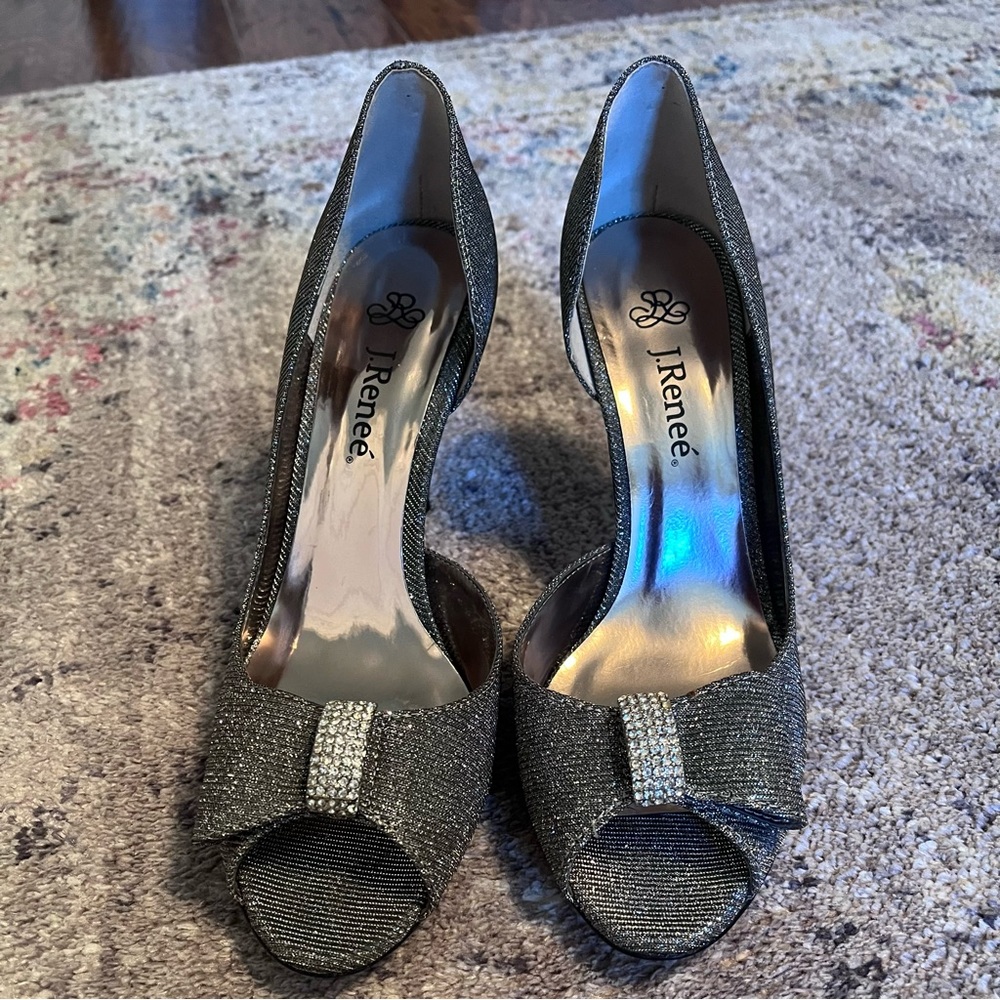 J.Renee pewter pumps